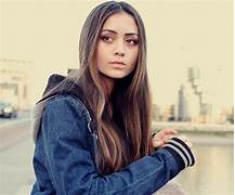 Artist Jasmine Thompson